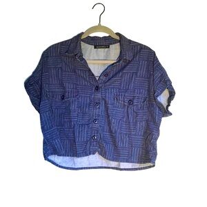 Manaola Hawaii Kamuela Cropped Collared Shirt size Small Kapa Print Navy Blue